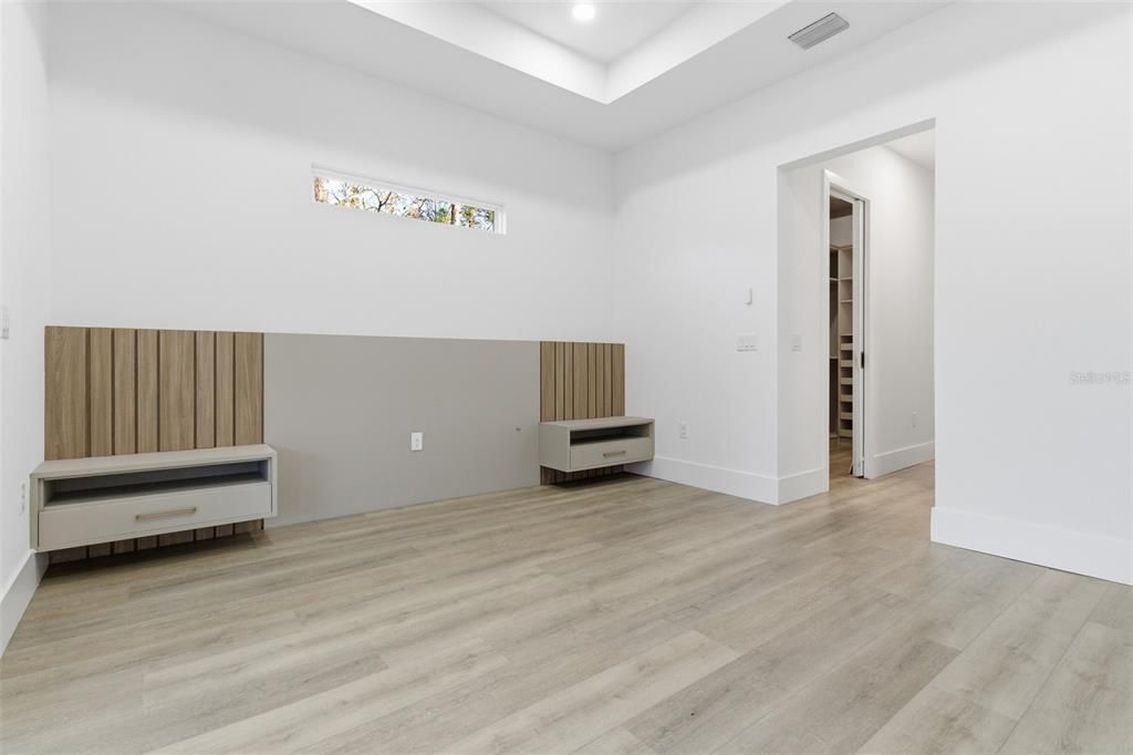 Activo con contrato: $575,000 (4 camas, 3 baños, 2405 Pies cuadrados)