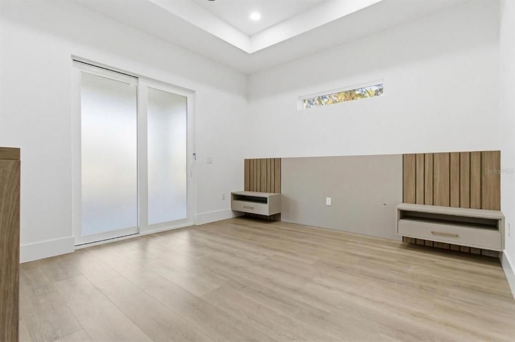 Activo con contrato: $575,000 (4 camas, 3 baños, 2405 Pies cuadrados)