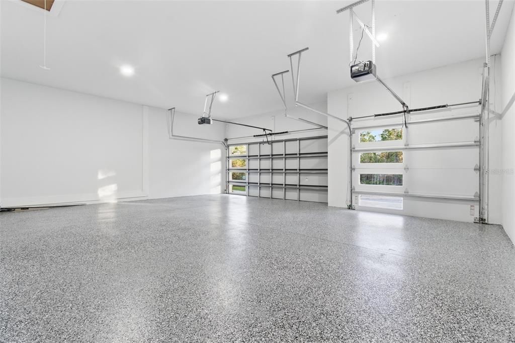 Activo con contrato: $575,000 (4 camas, 3 baños, 2405 Pies cuadrados)