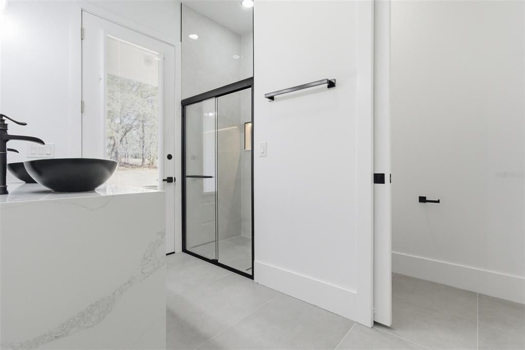 Activo con contrato: $575,000 (4 camas, 3 baños, 2405 Pies cuadrados)