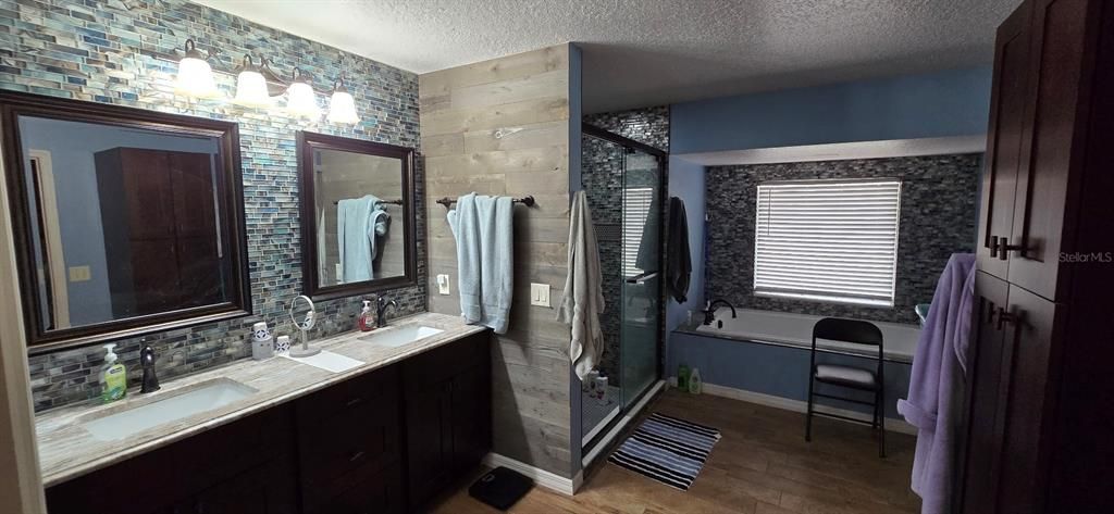 For Sale: $495,000 (3 beds, 2 baths, 2292 Square Feet)