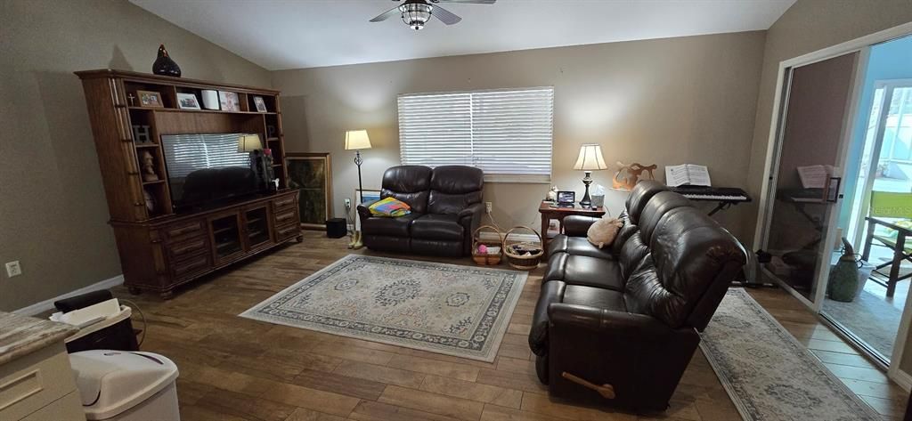 For Sale: $495,000 (3 beds, 2 baths, 2292 Square Feet)