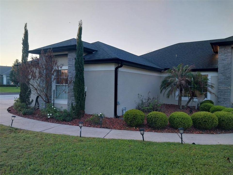 For Sale: $495,000 (3 beds, 2 baths, 2292 Square Feet)