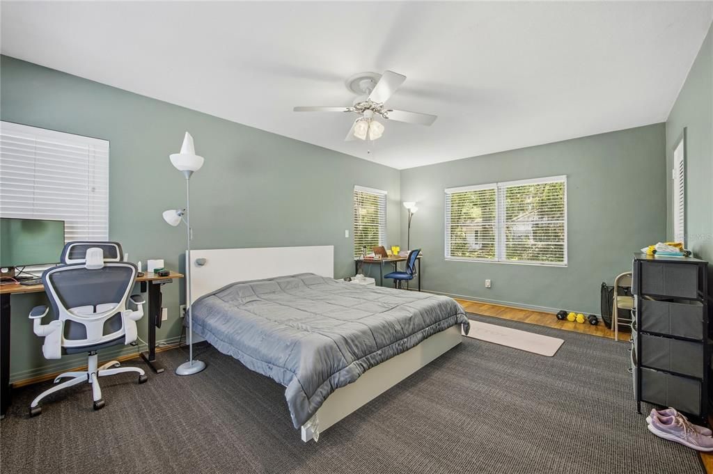 Activo con contrato: $520,000 (3 camas, 3 baños, 1888 Pies cuadrados)