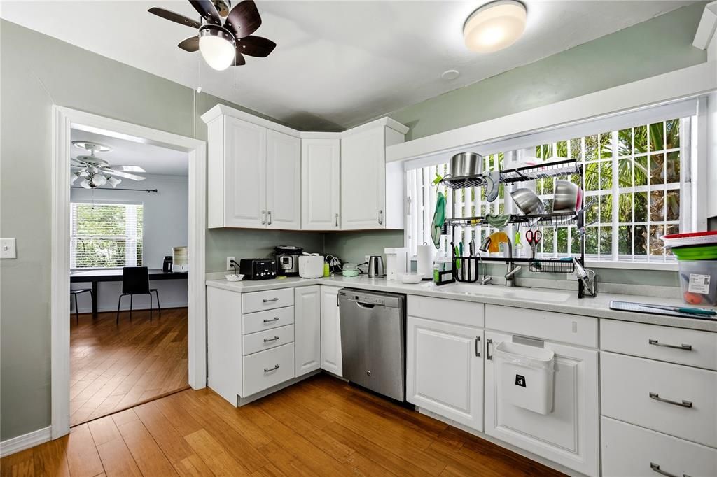 Activo con contrato: $520,000 (3 camas, 3 baños, 1888 Pies cuadrados)