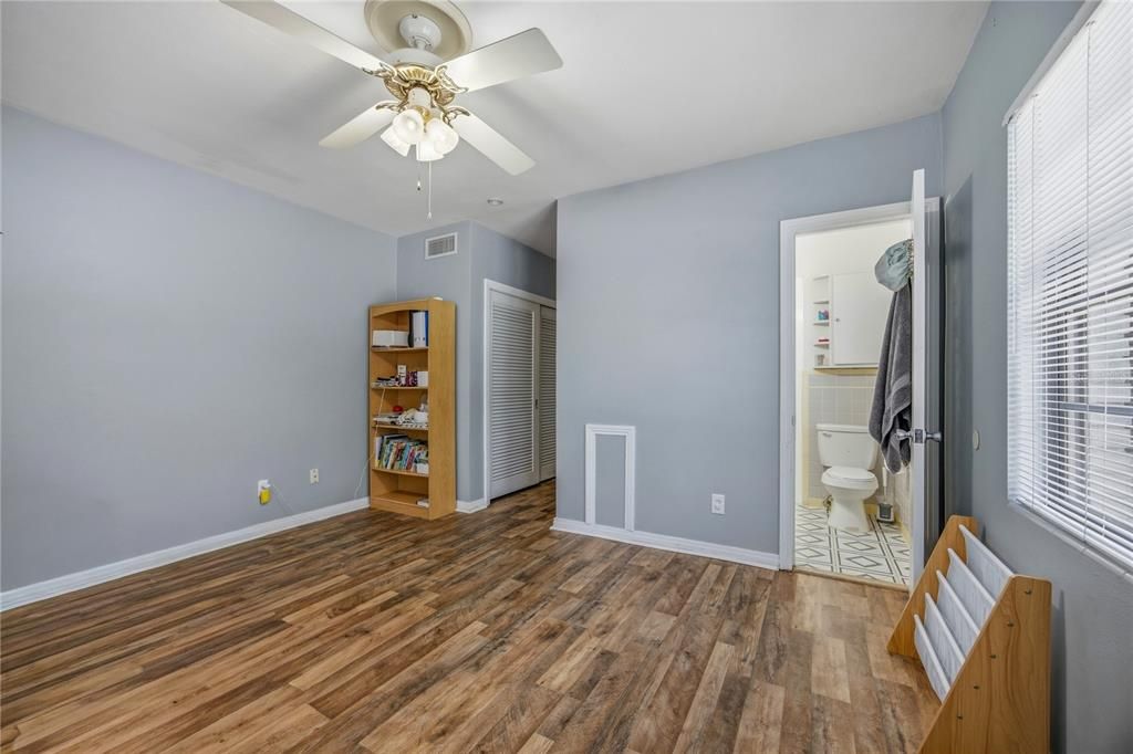 Activo con contrato: $520,000 (3 camas, 3 baños, 1888 Pies cuadrados)