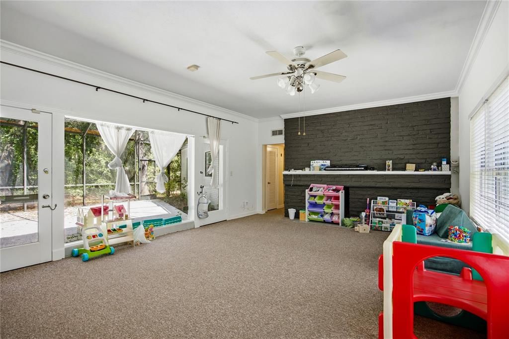 Activo con contrato: $520,000 (3 camas, 3 baños, 1888 Pies cuadrados)