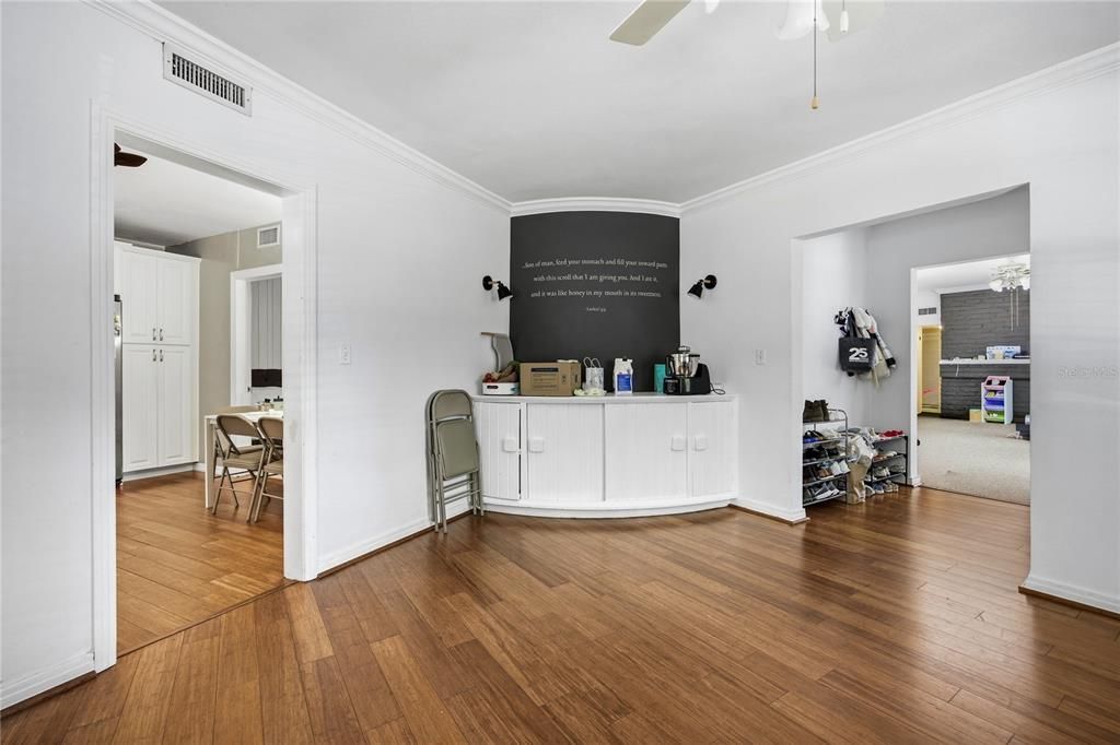 Activo con contrato: $520,000 (3 camas, 3 baños, 1888 Pies cuadrados)