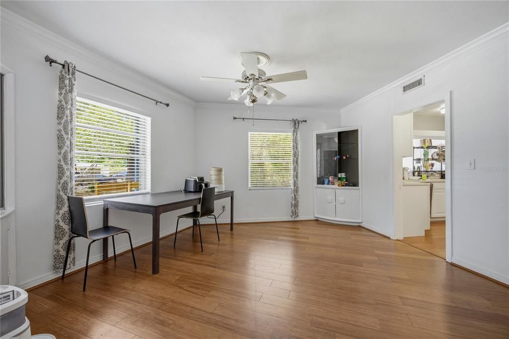 Activo con contrato: $520,000 (3 camas, 3 baños, 1888 Pies cuadrados)