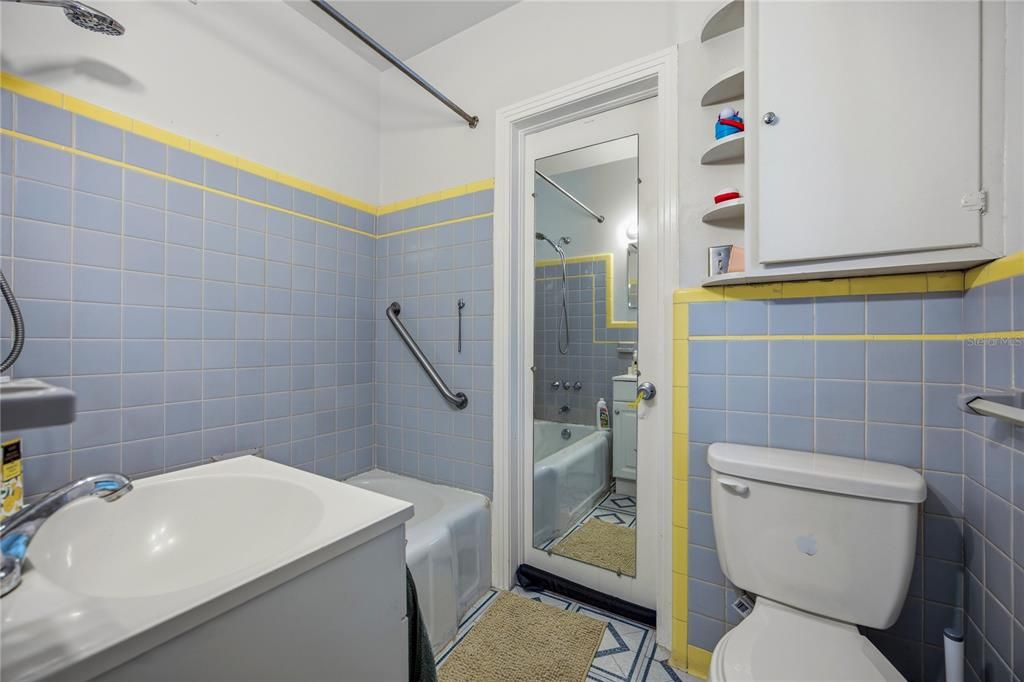 Activo con contrato: $520,000 (3 camas, 3 baños, 1888 Pies cuadrados)