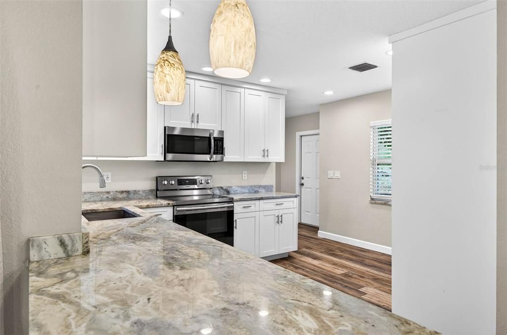 En Venta: $1,175,900 (3 camas, 3 baños, 2268 Pies cuadrados)