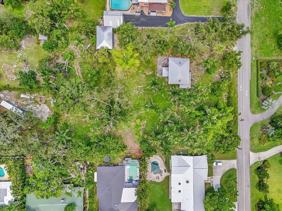 待售: $600,000 (0.68 acres)