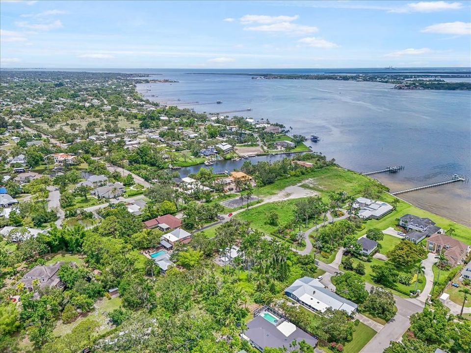 待售: $600,000 (0.68 acres)