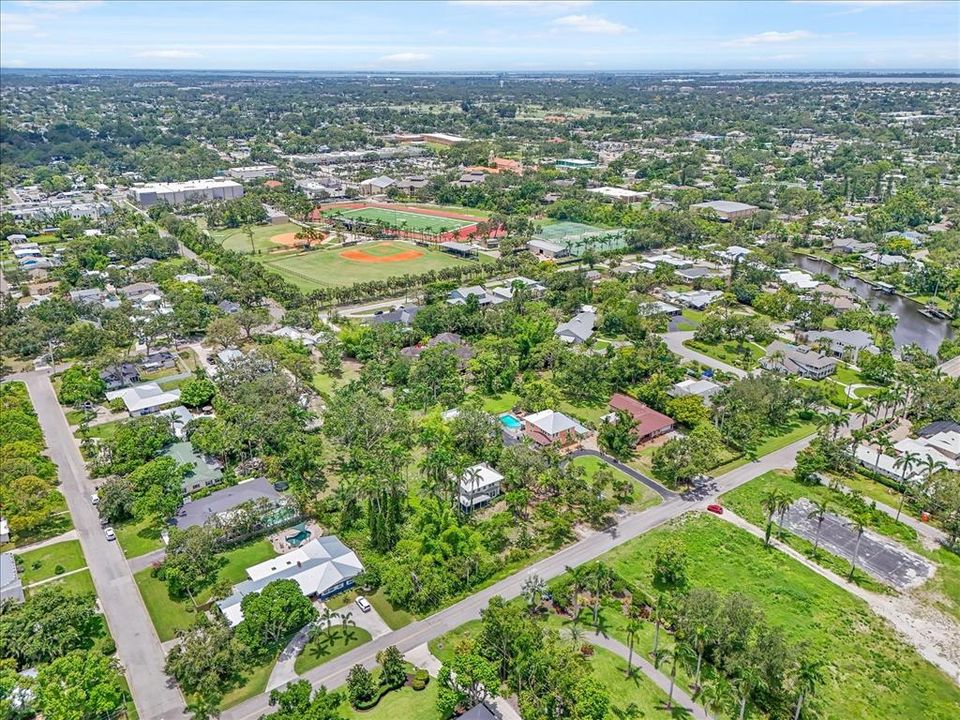 待售: $600,000 (0.68 acres)