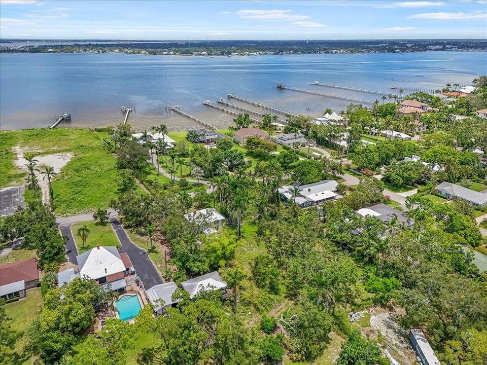 待售: $600,000 (0.68 acres)