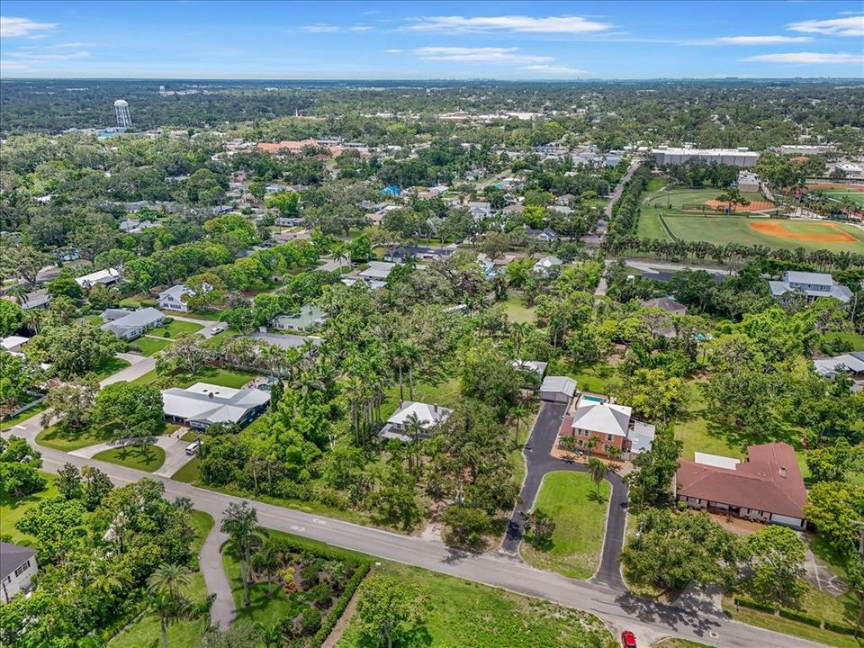 待售: $600,000 (0.68 acres)