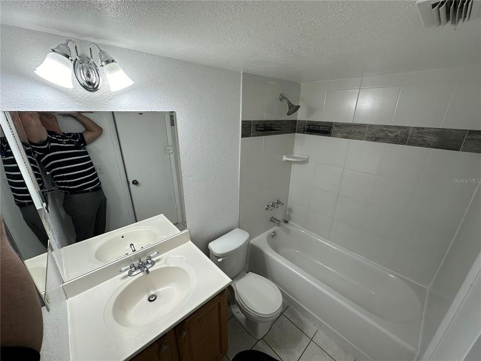 Activo con contrato: $1,390 (2 camas, 1 baños, 825 Pies cuadrados)