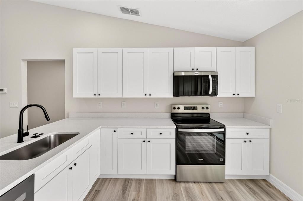 В аренду: $2,300 (4 спален, 2 ванн, 1620 Квадратных фут)