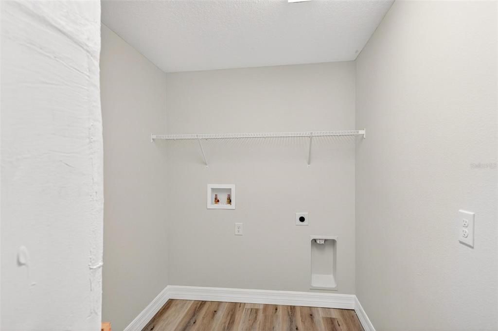 В аренду: $2,300 (4 спален, 2 ванн, 1620 Квадратных фут)