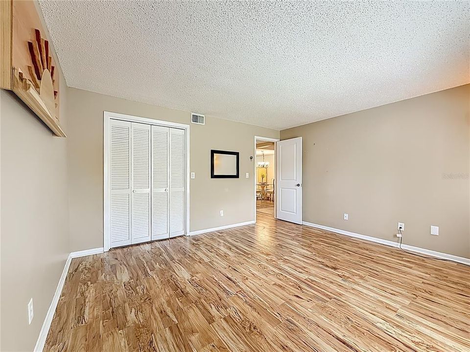 Active With Contract: $187,900 (2 beds, 2 baths, 1371 Square Feet)
