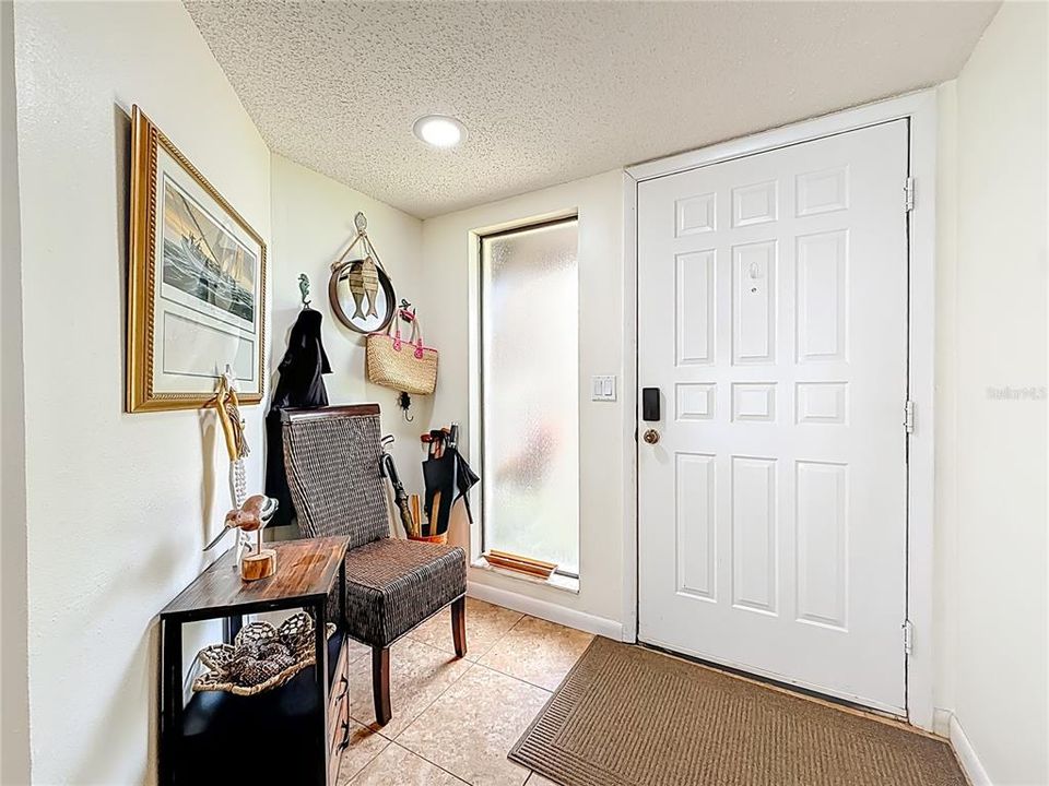 Active With Contract: $187,900 (2 beds, 2 baths, 1371 Square Feet)