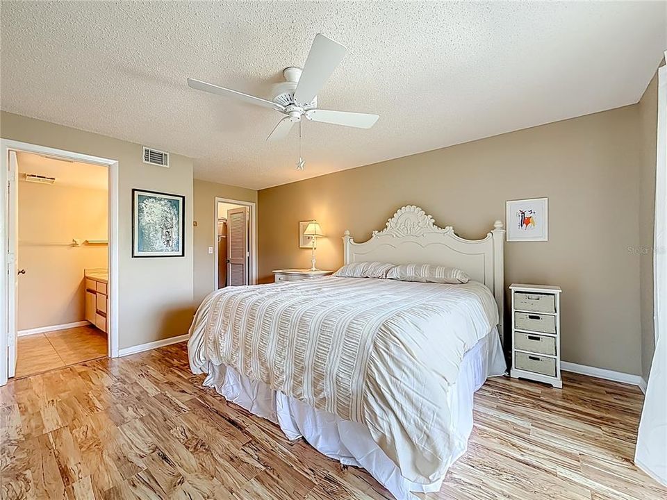 Active With Contract: $187,900 (2 beds, 2 baths, 1371 Square Feet)