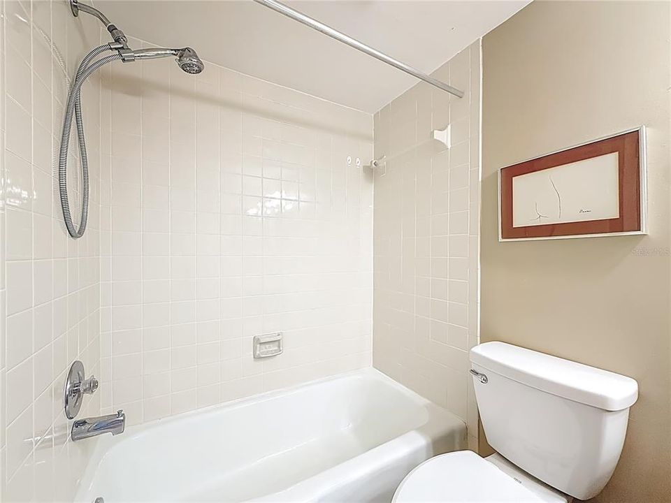 Active With Contract: $187,900 (2 beds, 2 baths, 1371 Square Feet)