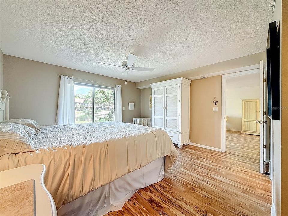 Active With Contract: $187,900 (2 beds, 2 baths, 1371 Square Feet)