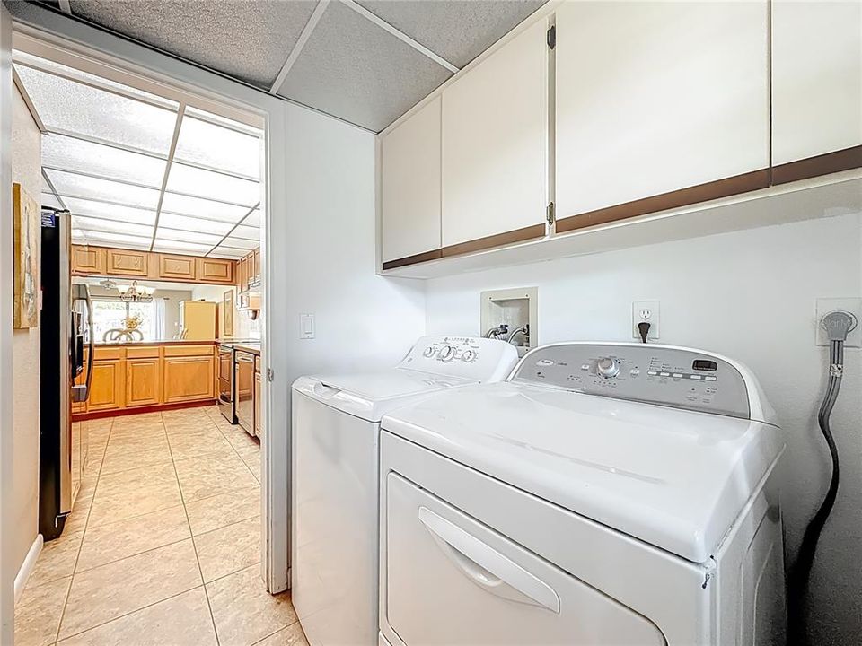 Active With Contract: $187,900 (2 beds, 2 baths, 1371 Square Feet)