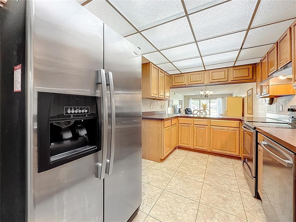 Active With Contract: $187,900 (2 beds, 2 baths, 1371 Square Feet)