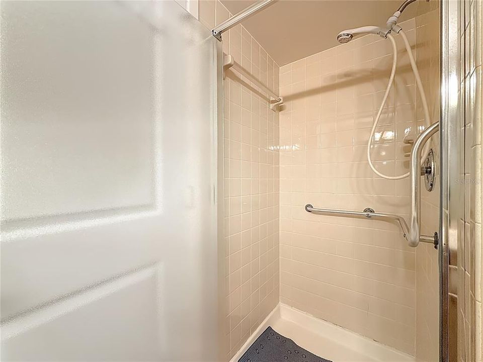 Active With Contract: $187,900 (2 beds, 2 baths, 1371 Square Feet)