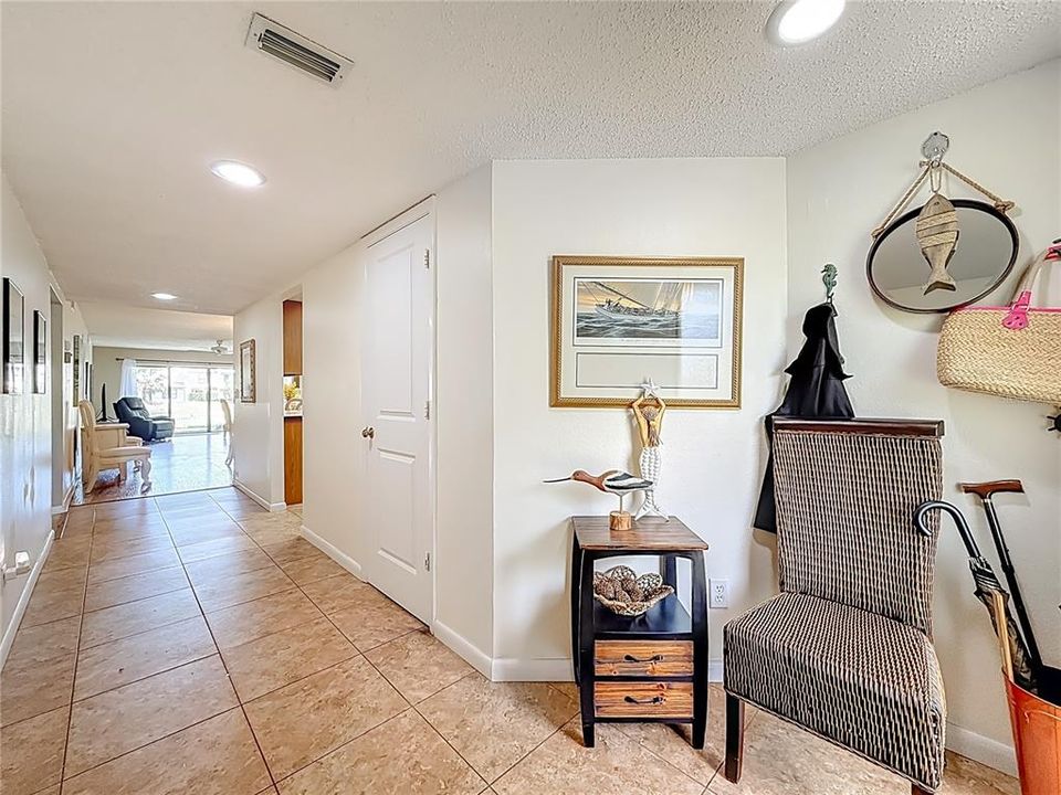 Active With Contract: $187,900 (2 beds, 2 baths, 1371 Square Feet)