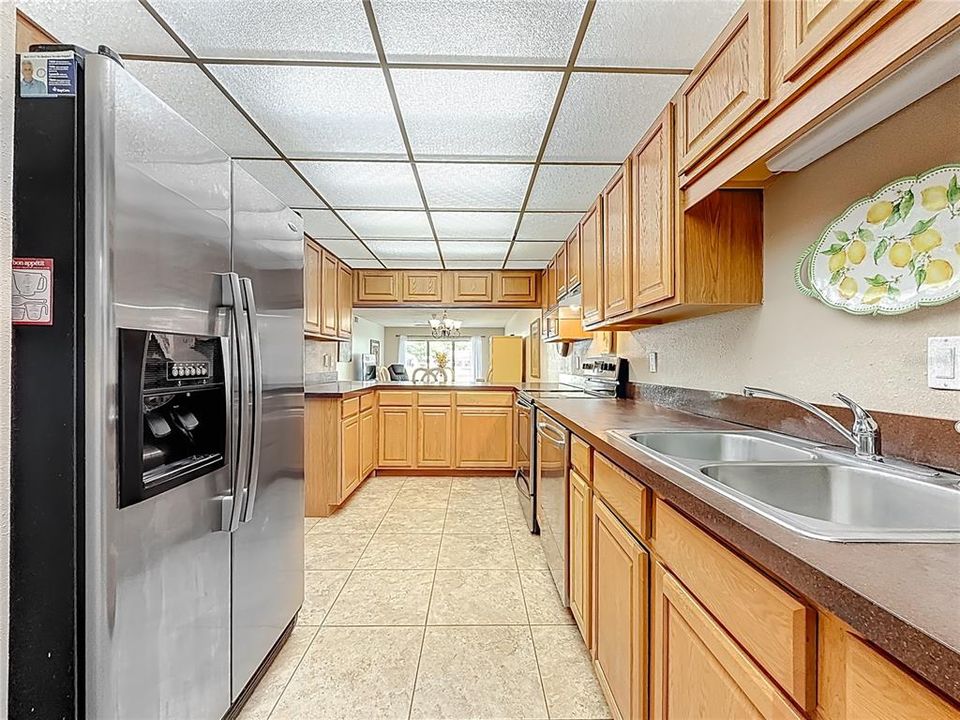Active With Contract: $187,900 (2 beds, 2 baths, 1371 Square Feet)