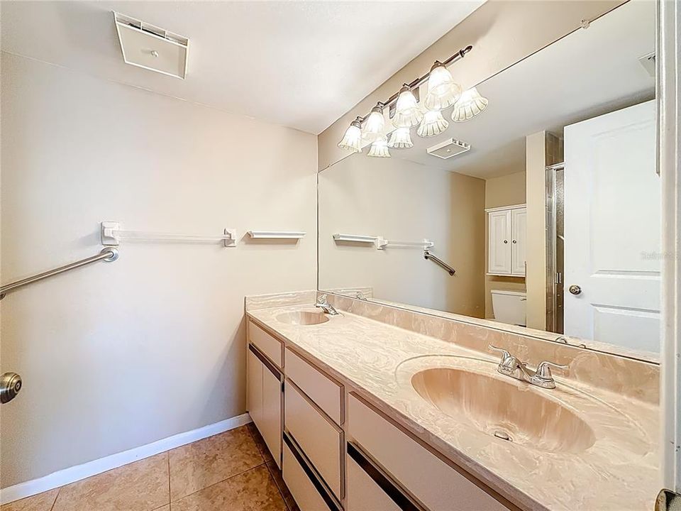 Active With Contract: $187,900 (2 beds, 2 baths, 1371 Square Feet)