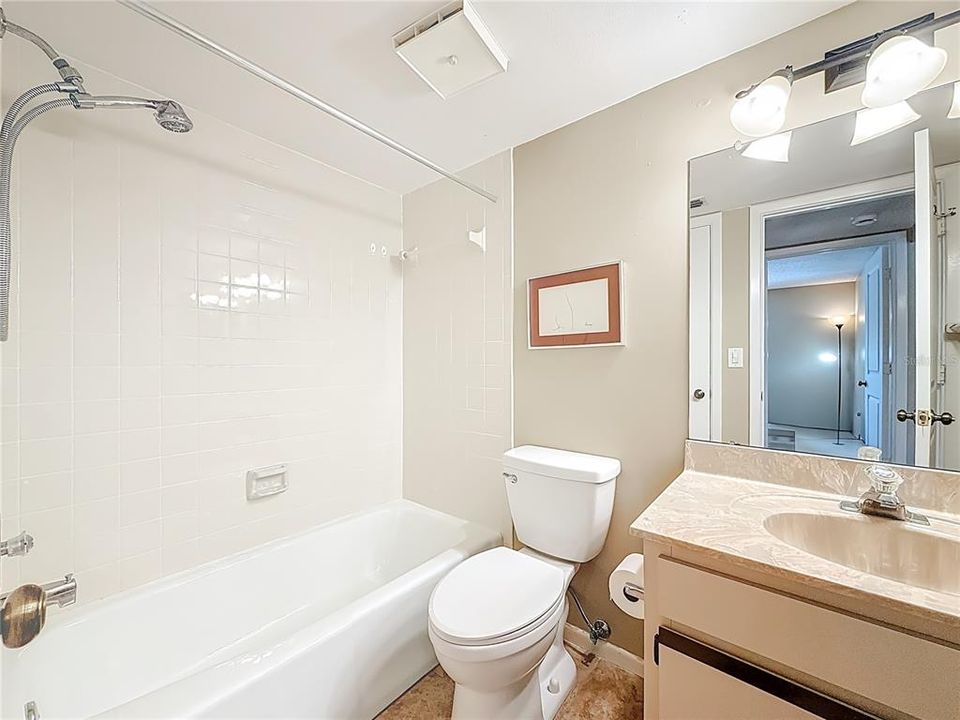 Active With Contract: $187,900 (2 beds, 2 baths, 1371 Square Feet)