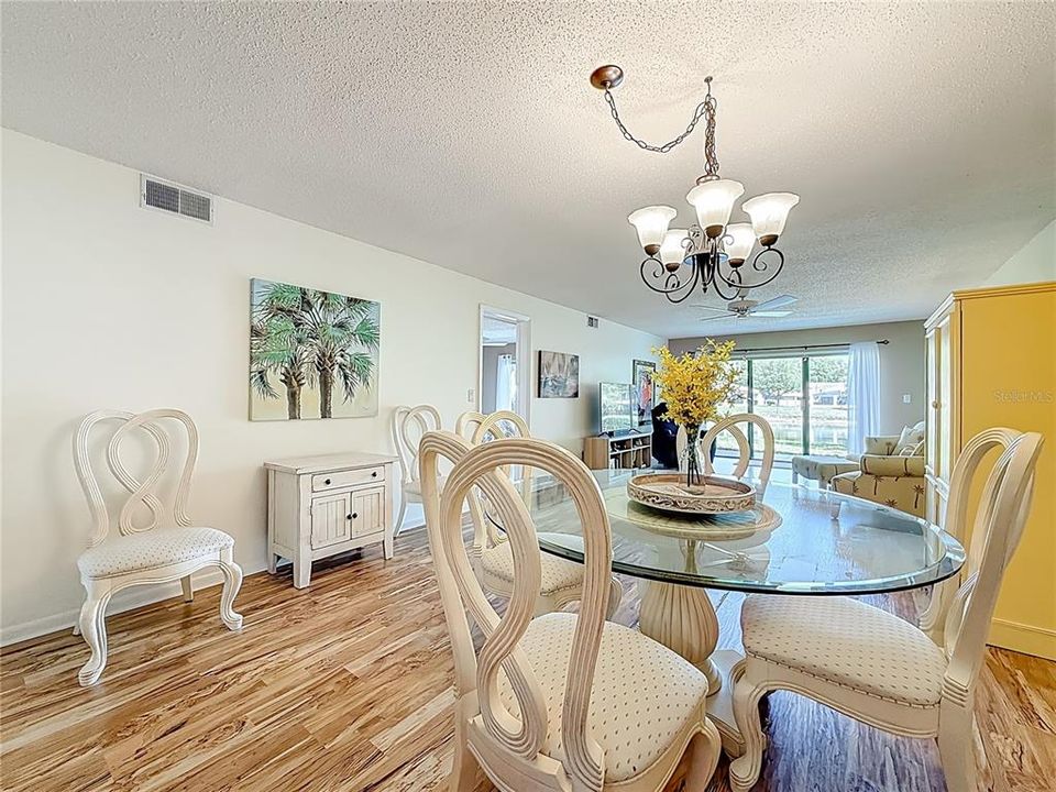 Active With Contract: $187,900 (2 beds, 2 baths, 1371 Square Feet)