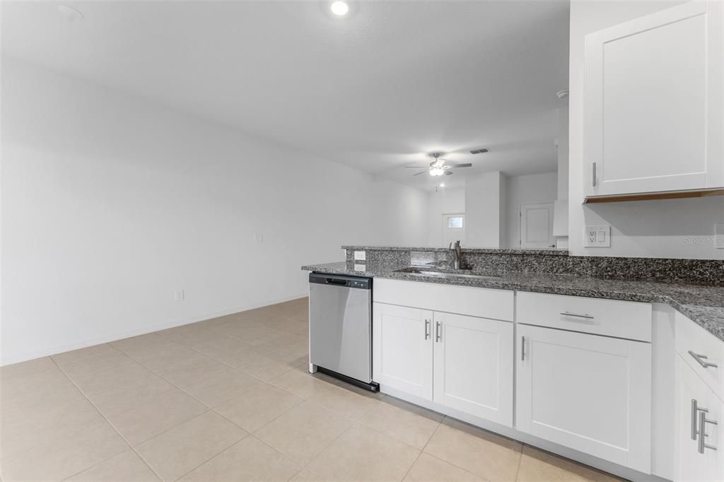 For Rent: $2,100 (3 beds, 2 baths, 1634 Square Feet)