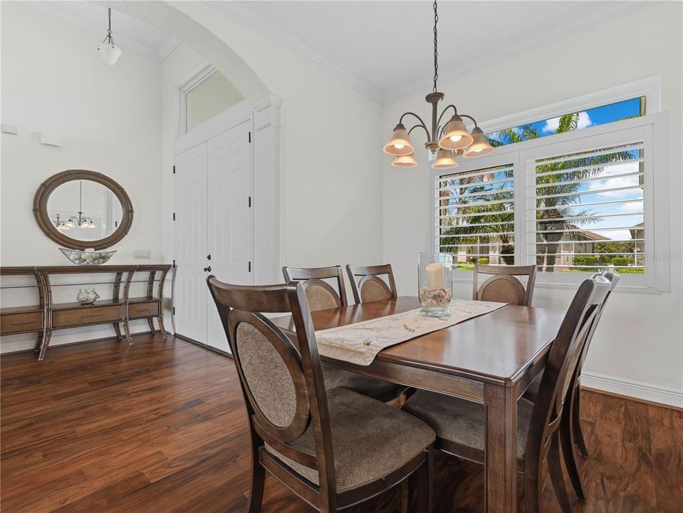 En Venta: $589,000 (4 camas, 2 baños, 2676 Pies cuadrados)