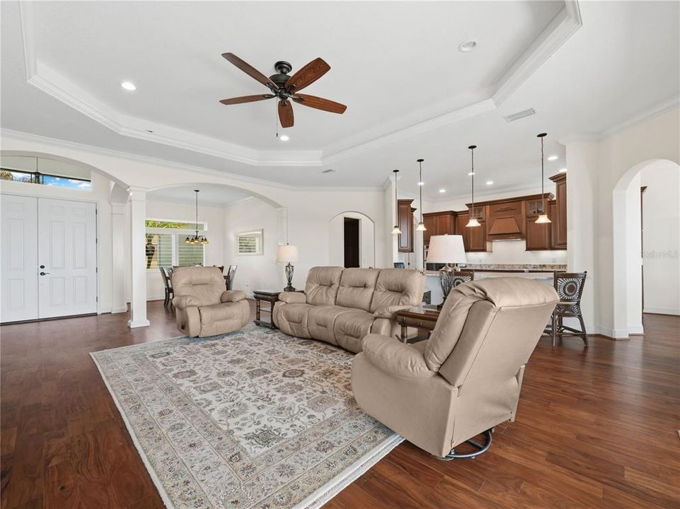 En Venta: $589,000 (4 camas, 2 baños, 2676 Pies cuadrados)