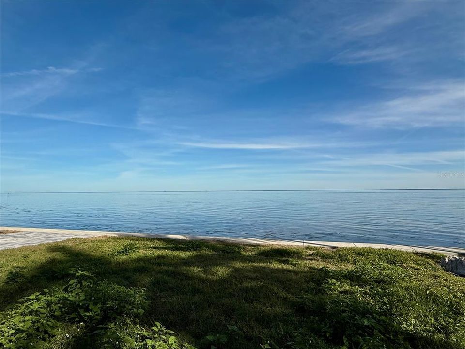 En Venta: $1,999,999 (0.48 acres)