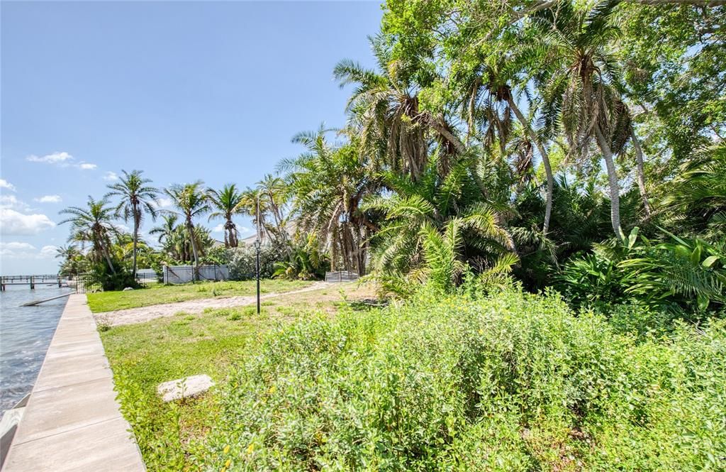 En Venta: $1,999,999 (0.48 acres)