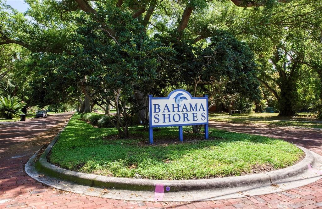 En Venta: $1,999,999 (0.48 acres)