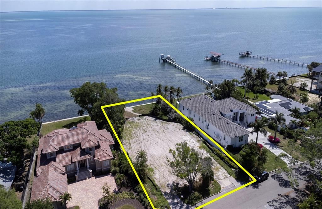 En Venta: $1,999,999 (0.48 acres)