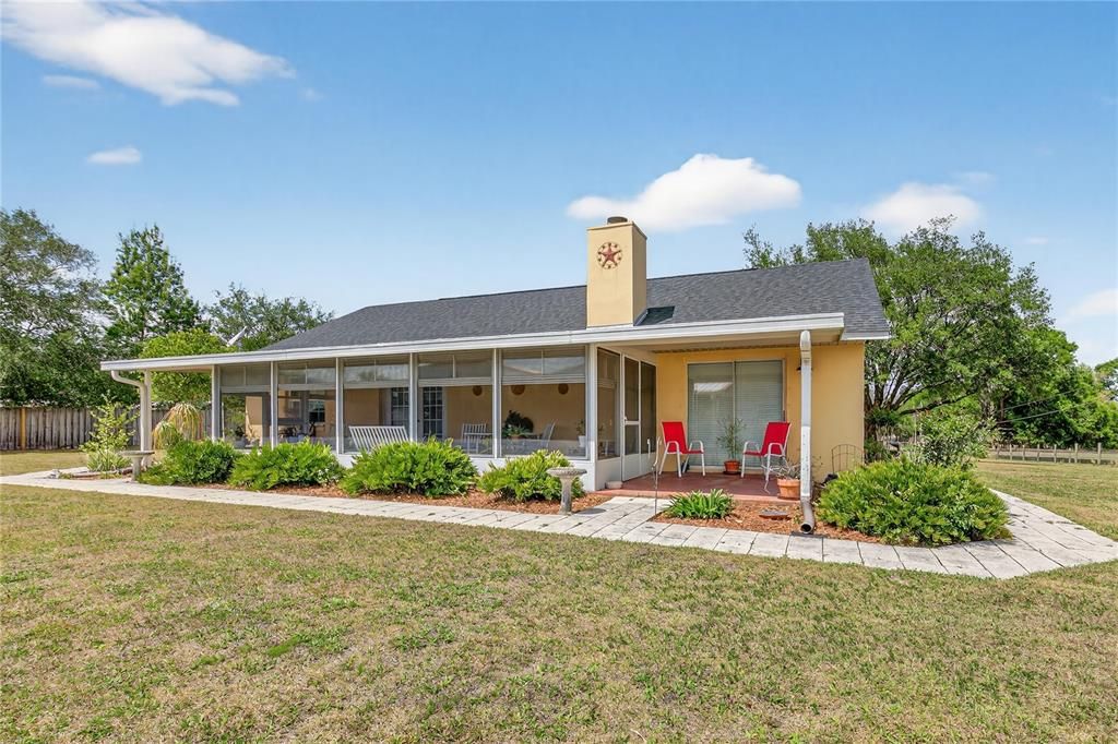 For Sale: $599,000 (3 beds, 2 baths, 1391 Square Feet)