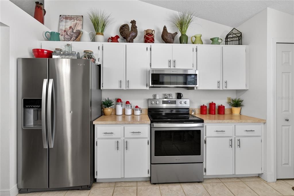 For Sale: $599,000 (3 beds, 2 baths, 1391 Square Feet)
