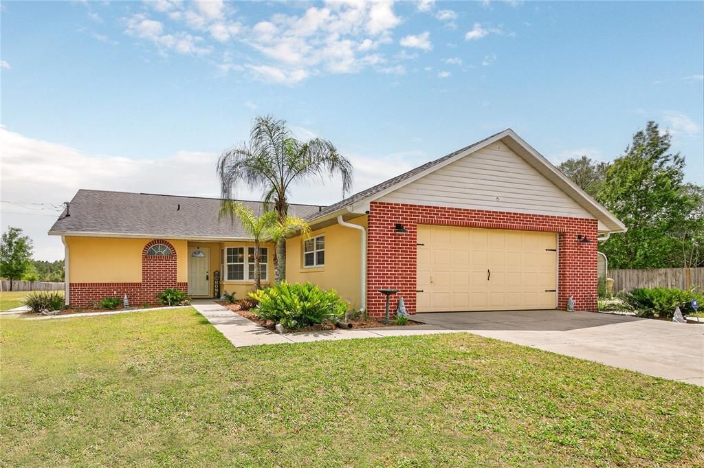 For Sale: $599,000 (3 beds, 2 baths, 1391 Square Feet)