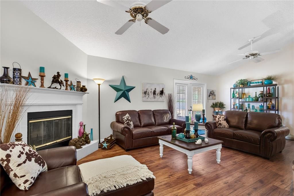 For Sale: $599,000 (3 beds, 2 baths, 1391 Square Feet)