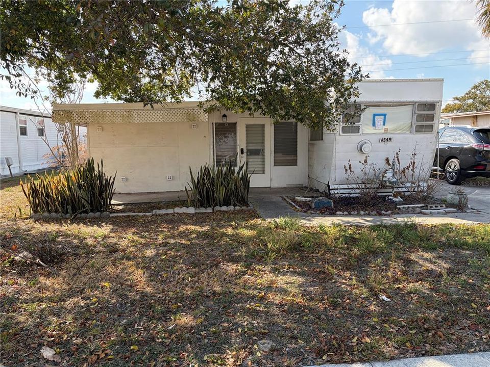 For Sale: $60,000 (2 beds, 1 baths, 644 Square Feet)