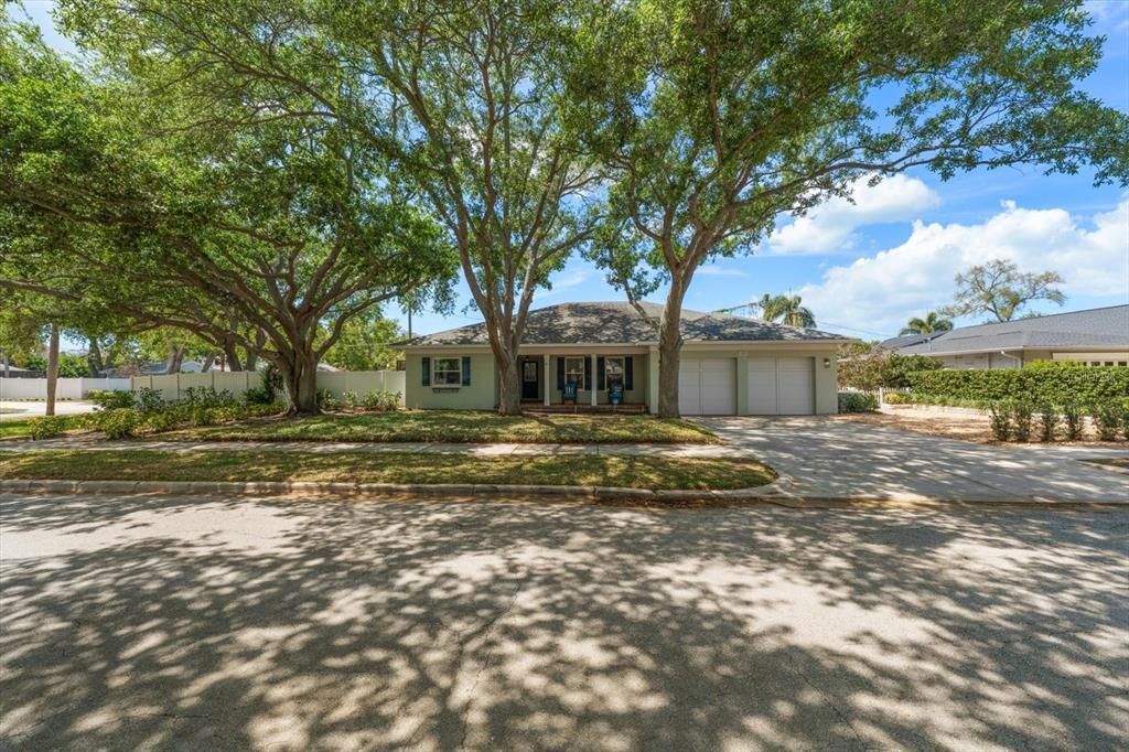 Active With Contract: $1,225,000 (3 beds, 2 baths, 2223 Square Feet)