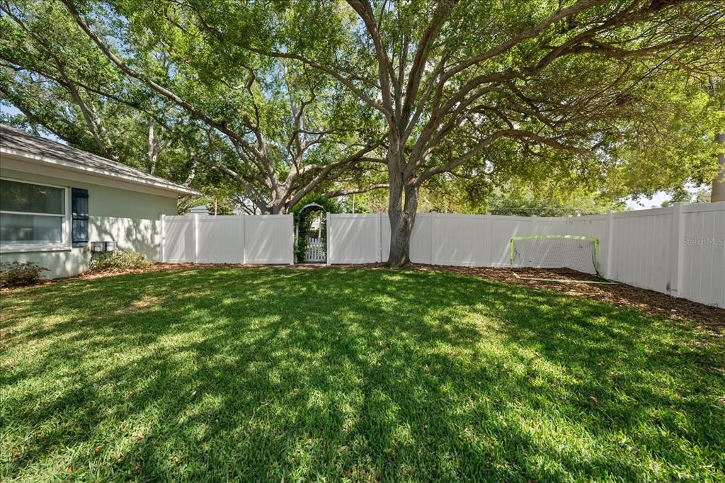 Active With Contract: $1,225,000 (3 beds, 2 baths, 2223 Square Feet)